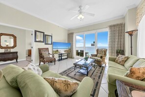 Appartement, Meerdere bedden (Grandview East 1405) | Woonruimte | Televisie