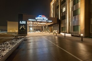 Façade de l’hébergement - soirée/nuit