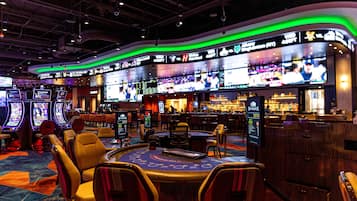 4 Bars/Lounges, Sportbar