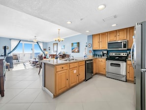 Condo, Plusieurs lits (Grandview East 1004) | Cuisine privée | Un four, grille-pain