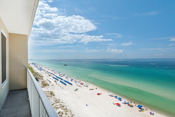 公寓客房, 多張床 (Grandview East 1004) | 海灘 | 位於海灘上