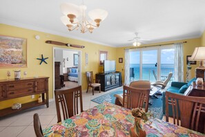 公寓客房, 多張床 (Grandview East 1004) | 起居區 | 電視