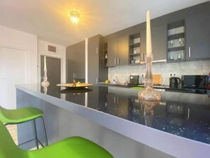 Microwave, oven, stovetop, coffee/tea maker