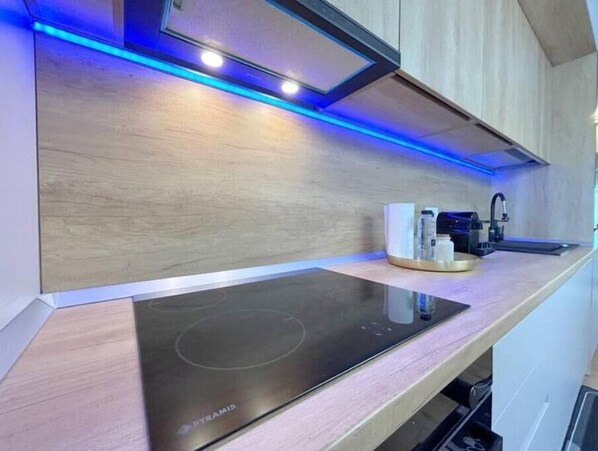Microwave, oven, stovetop, coffee/tea maker