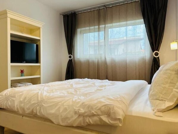 1 chambre, bureau, fer et planche à repasser, accès au Wi-Fi (inclus)