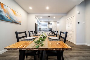Dining - Beautiful Newly Built House - Downtown Edmonton (Edmonton)