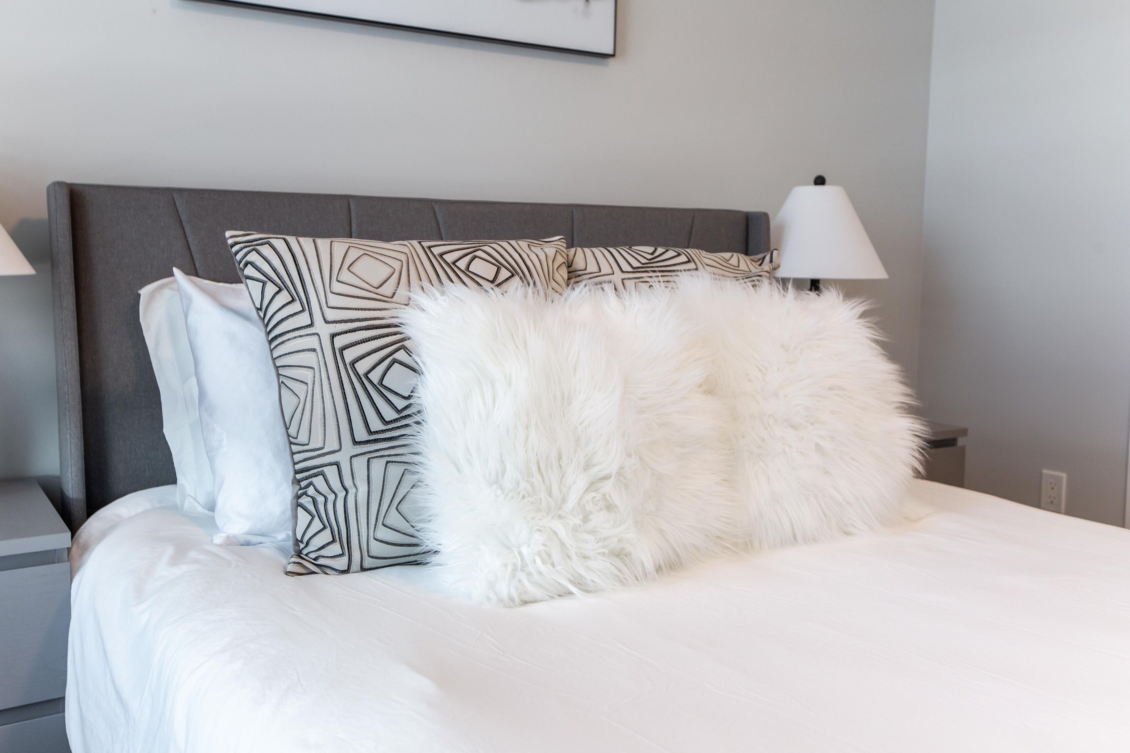 3 slaapkamers, een bureau, een strijkplank/strijkijzer, reisbedje