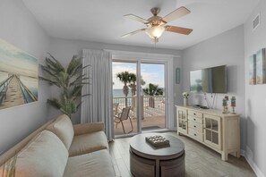 Leilighet, flere senger (Grand Panama 1-305) | Oppholdsområde | TV