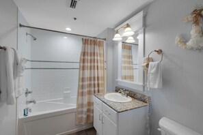 Appartamento, letti multipli (Grand Panama 1-305) | Bagno | Set di cortesia gratuito, asciugamani, sapone, carta igienica