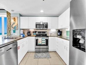 คอนโด, หลายเตียง (Grand Panama 1-1401) | ครัวส่วนตัว | เตาอบ, เตาปิ้งขนมปัง