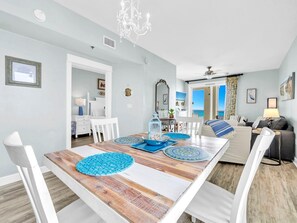 คอนโด, หลายเตียง (Grand Panama 1-1401) | ร้านอาหาร