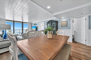 Condo, várias camas (Edgewater Tower 3-412) | Opções para refeição