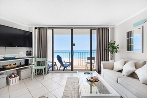 Apartment, Mehrere Betten (Edgewater Tower 2-408) | Wohnbereich