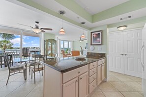 Interior - Seaspray Riverside 214 (Pensacola)