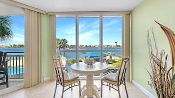 Kondominium, Beberapa Tempat Tidur (SeaSpray Riverside 214) | Tempat makan