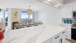 Condo, nhiều giường (SeaSpray West 304- Gulf Front) | Khu ăn uống