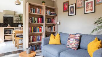 Smart-tv en een tafeltennistafel