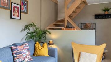 Smart-tv en een tafeltennistafel