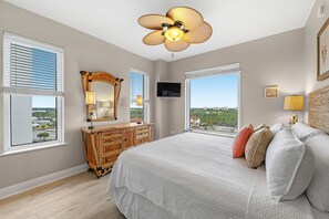 Apartamento, varias camas (Indigo West 804) | Tabla de planchar con plancha y wifi