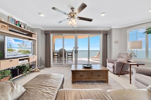 Lägenhet - flera sängar (Beach Colony Tower 18C- Penthouse) | Vardagsrum | Tv