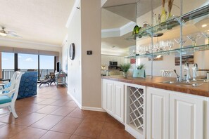 Condo, Berbilang Katil (Seachase 1503W) | Tempat makan