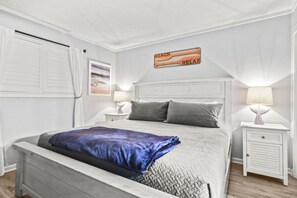 2 bedrooms, iron/ironing board, travel crib, free WiFi