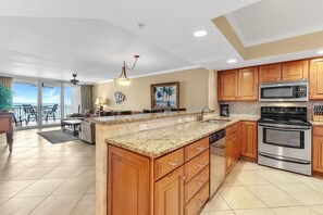 Private kitchen - Seaspray East 323- Gulf Front (Pensacola)
