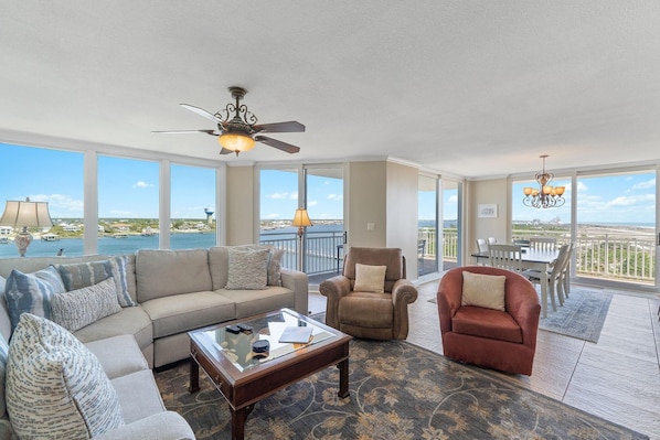 Condo, várias camas (SeaSpray Riverside 815*) | Área de estar | TV