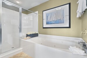 Condo, Multiple Beds (Palacio 1803) | Bathroom | Free toiletries, shampoo, toilet paper