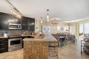 Condo, Multiple Beds (Palacio 1803) | Private kitchen | Oven, toaster, paper towels