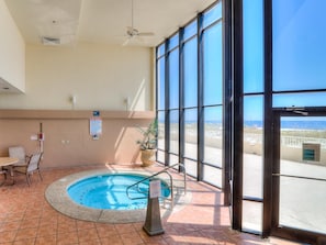 コンドミニアム ベッド (複数台) (Summerchase 1107) | プール | 屋内プール、屋外プール