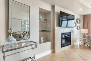 Interior - Turquoise D706 (Orange Beach)