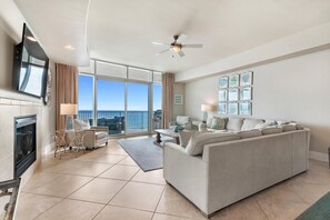 Living area - Turquoise D706 (Orange Beach)