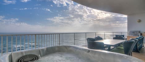 Appart'hôtel, plusieurs lits (Turquoise D706) | Restauration extérieure