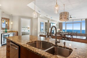 Private kitchen - Turquoise D706 (Orange Beach)