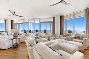 Living area | TV - Vista Del Mar 305 (Pensacola)