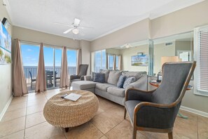 公寓客房, 多張床 (Tidewater 609) | 起居區 | 電視