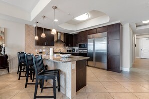 Private kitchen - Turquoise C704 (Orange Beach)