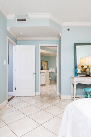 2 bedrooms, iron/ironing board, WiFi - Seachase 404w (Orange Beach)