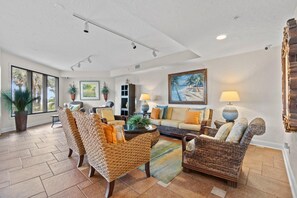 Living area - Seachase 404w (Orange Beach)