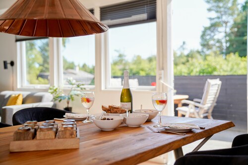 Hyggeligt Sommerhus i Hals nær Strand og by