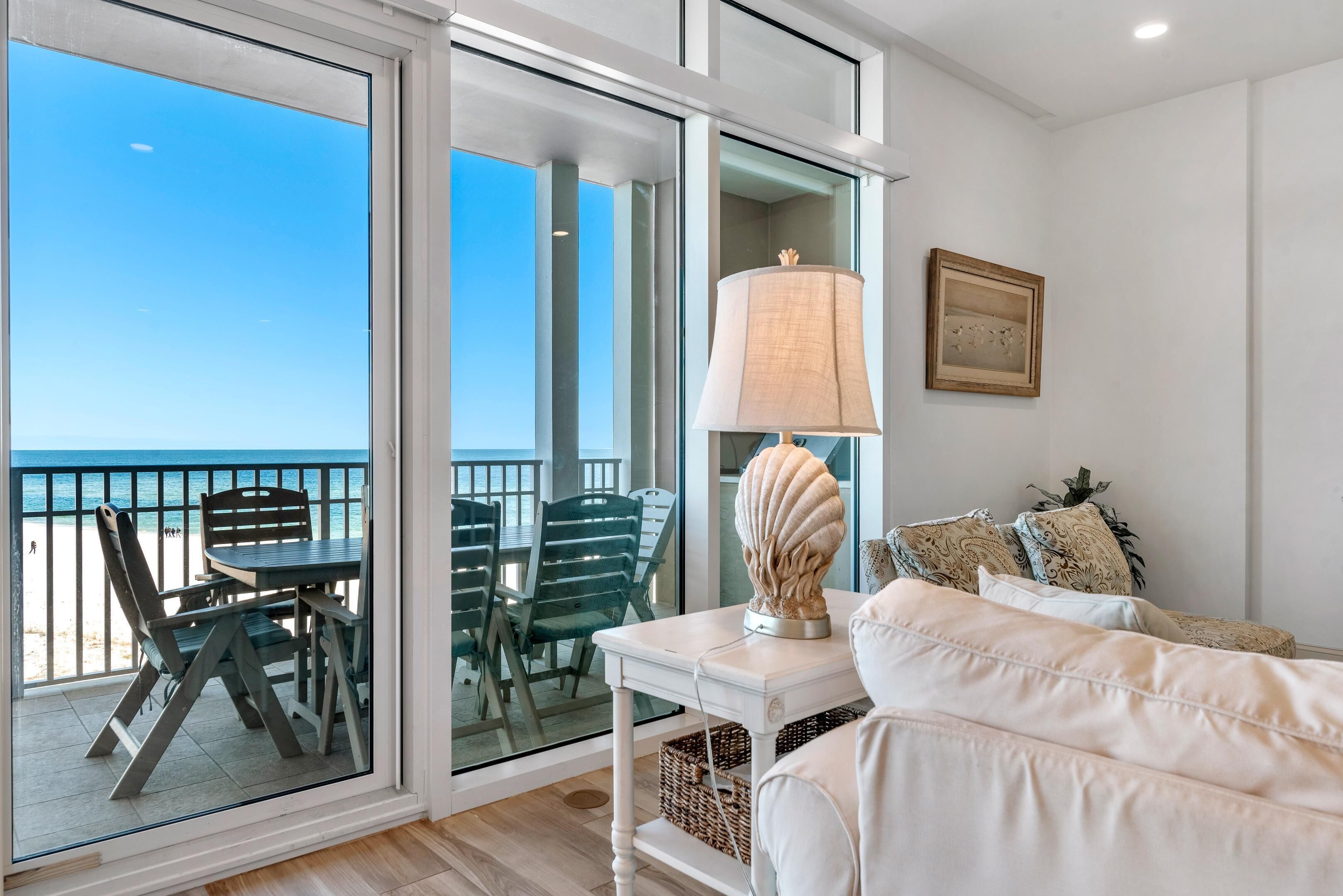 คอนโด, หลายเตียง (Vista Del Mar 303) | บริเวณนั่งเล่น | ทีวี