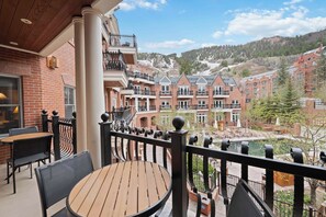 Outdoor dining - The Aspen Mountain Residences 20B - 1 Bedroom Residence (Aspen)