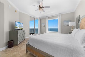 Condo, varias camas (Indigo West 1403) | 3 habitaciones, tabla de planchar con plancha y wifi 
