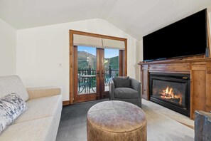 TV, fireplace - The Aspen Mountain Residences 46AB - 2 bedroom Residence (Aspen)