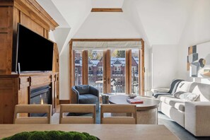 TV, fireplace