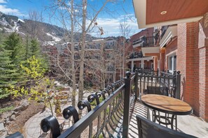 Outdoor dining - The Aspen Mountain Residences 17A - Studio Residence (Aspen)