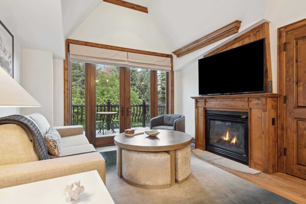 TV, fireplace - The Aspen Mountain Residences 27B - 1 Bedroom Platinum (Aspen)