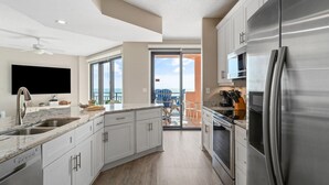 Kondominium, Beberapa Tempat Tidur (Seachase 704C) | Dapur pribadi