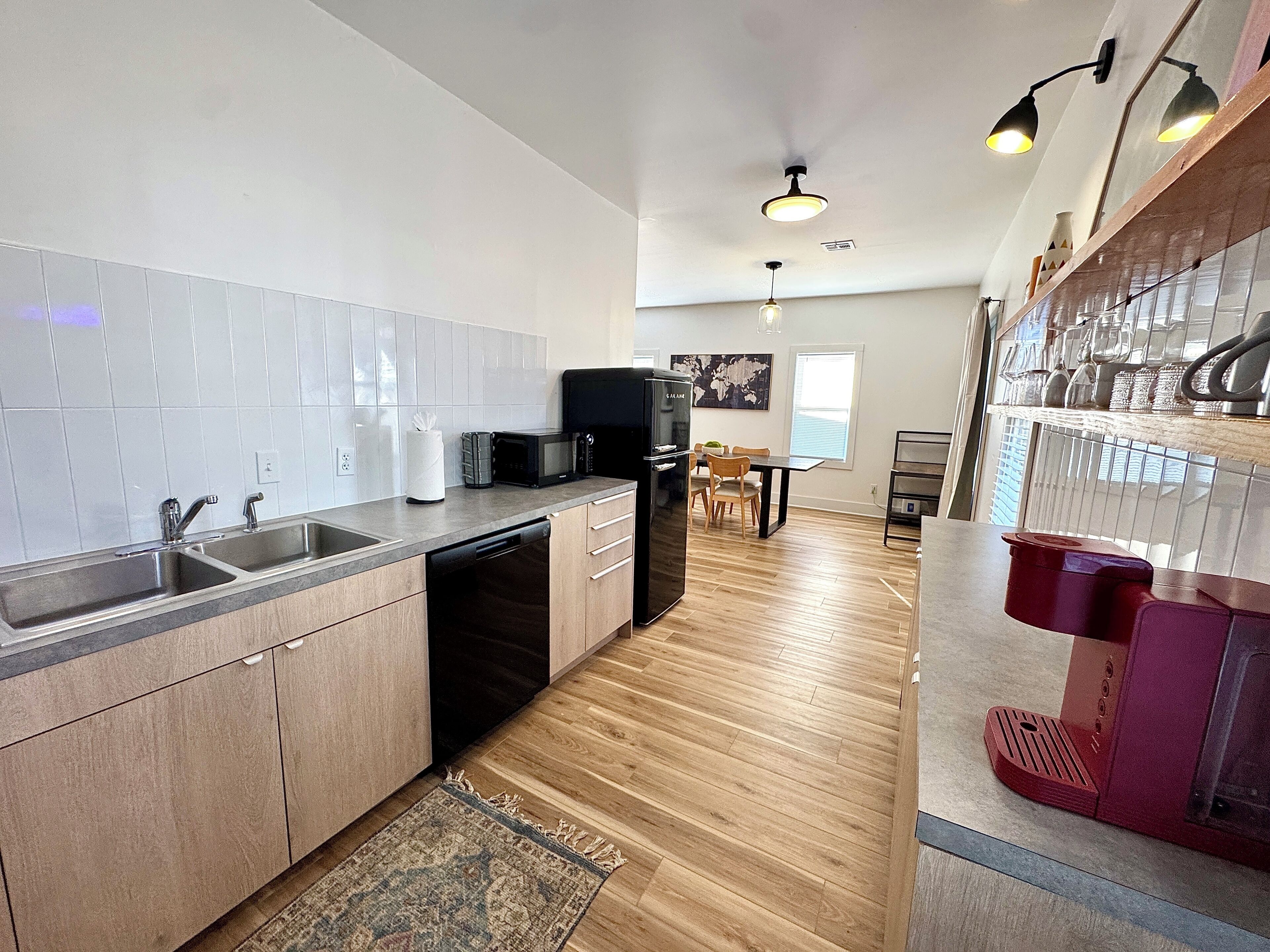 Kühlschrank, Mikrowelle, Ofen, Geschirrspüler